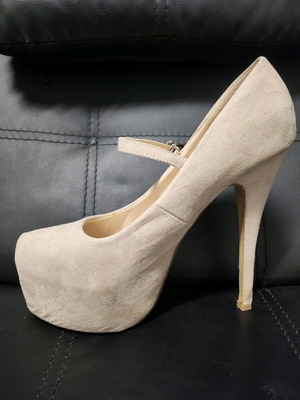 Beige pumps used, size 30