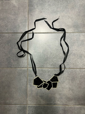 Zara necklace used, black and beige, metal dimensions 14x6 cm