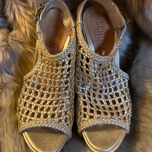 Schutz platform sandals like new, gold, size 37