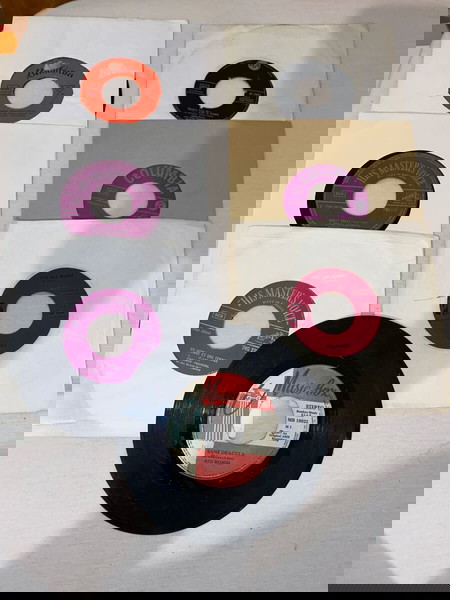 προσφορά 7 δισκάκια ξένα / Kinks / Cliff Richard / Pourcel /Red Blood / Pop / Rock / classical
