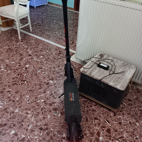 Electric Scooter Red Bull Race Teen 10" 350W like new