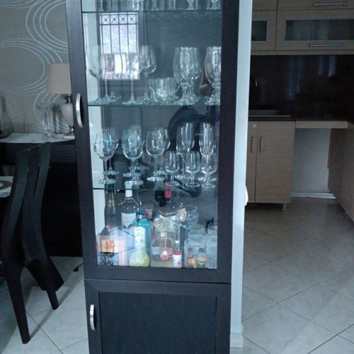 Crystal showcase in dark wood like new condition