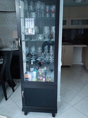 Crystal showcase in dark wood like new condition