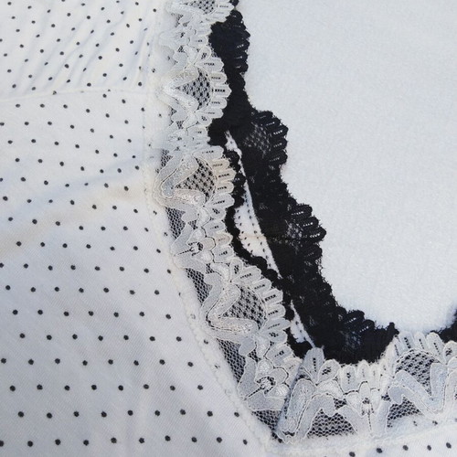 White polka dot top like new with lace details, size S