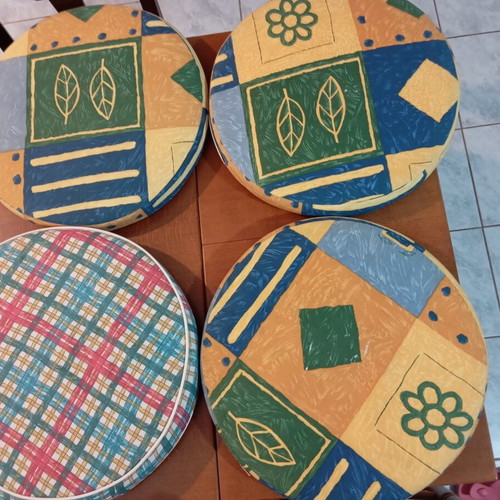 Pillows pack of 4, unused, diameter 43 cm approx