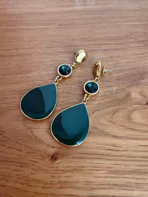 Vintage gold stainless steel earrings like new in cypress color