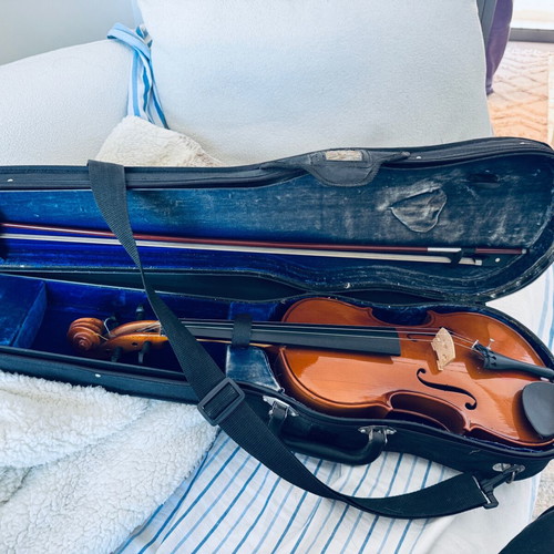 Yamada beginner violin with case like new