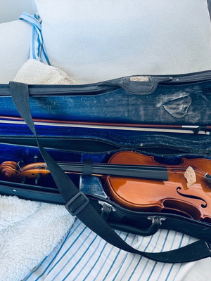 Yamada beginner violin with case like new