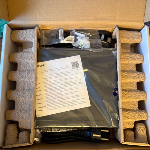 Netgear GS324v2 24-Port Gigabit Ethernet Unmanaged Switch new