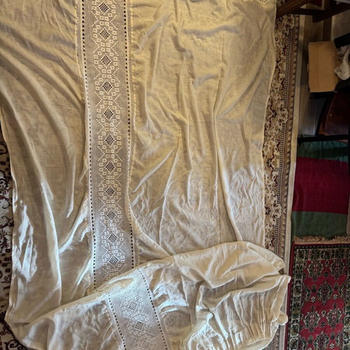 Handmade curtain with knitted atrante and lace like new