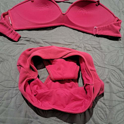 Fuchsia bikini set with embossed waffle texture size S like new