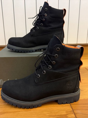 Timberland 6 Inch boots black suede like new
