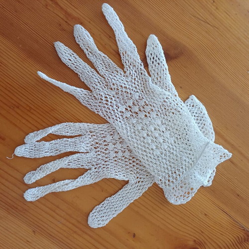 Handmade bridal gloves with crochet, vintage style, new, white