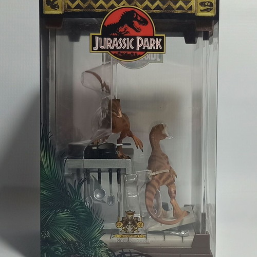 The Noble Collection Jurassic Park Velociraptors PVC Diorama Set new