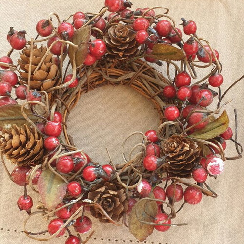 Christmas wreaths like new, pack of 2, natural wood and pine cones
