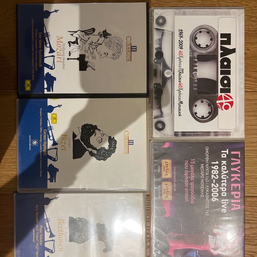 Music CDs like new, pack of 10, classical and laiko music