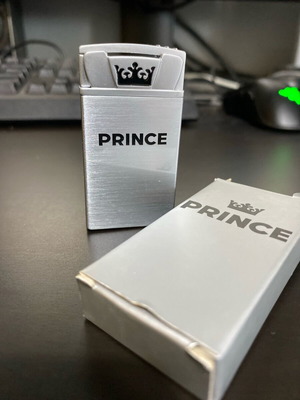 Prince συλλεκτικός μεταλλικός αναπτήρας καινούριος με κουτί επαναγεμιζόμενος