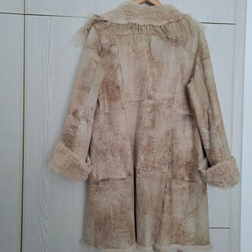 Mouton coat like new, beige, one size with fur lining