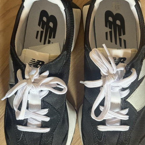 New Balance 327 ανδρικά sneakers σαν καινούρια, μαύρο και λευκό, νούμερο 42,5