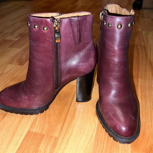 Caprice women's leather ankle boots like new, burgundy