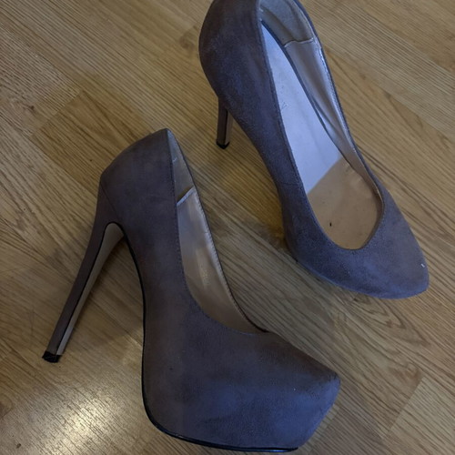 High heels dark beige used in good condition