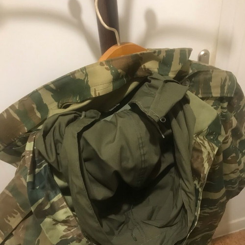 Military camouflage jacket XL like new with inner lining