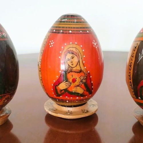 3 HAND-PAINTED EGGS