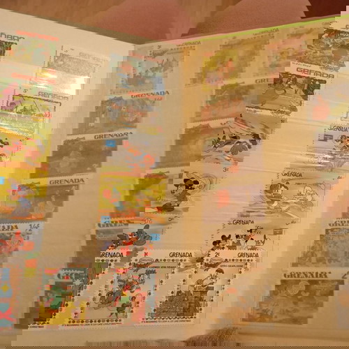 Συλλογή ασυνήθιστων γραμματοσήμων με ήρωες Walt Disney σαν καινούργια