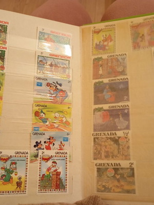 Συλλογή ασυνήθιστων γραμματοσήμων με ήρωες Walt Disney σαν καινούργια