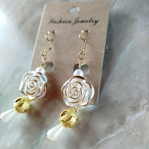 Pearly rose and gold earrings new
