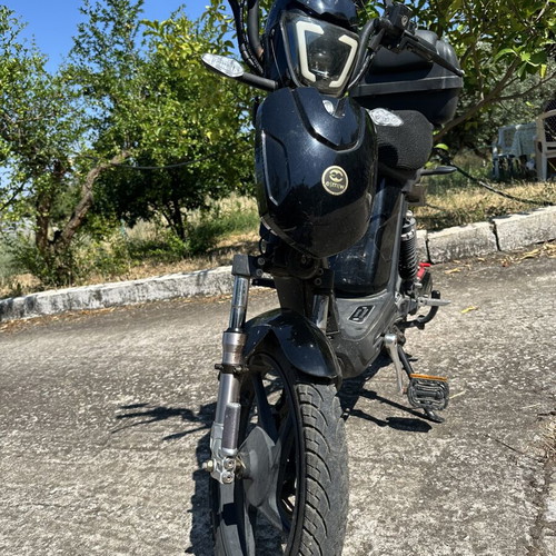 Electric scooter EMW 1000w used with top case