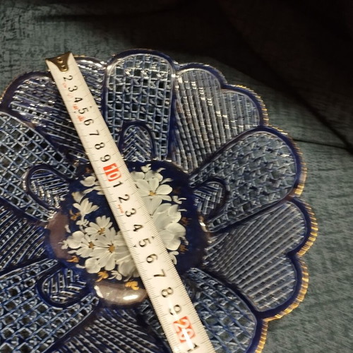 Decorative platter used in blue tone