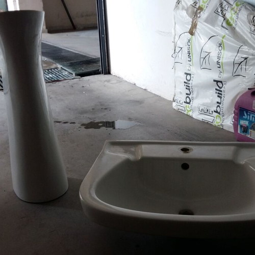 Bathroom sink used with pedestal, dimensions 0.60x0.47x0.675 m