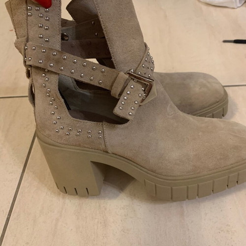 Carinii boots new, genuine leather, size 39