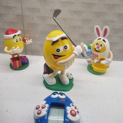 M&m's figures and functional flip clock, used set