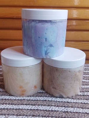 Body wash and scrub set like new with fresh, caramel, cappuccino scents