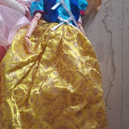 Dolls pack of 2 in good condition