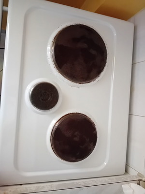 Small oven with two working hotplates used