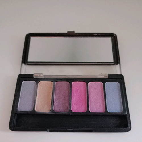 Dorothy L eyeshadows used, set of items