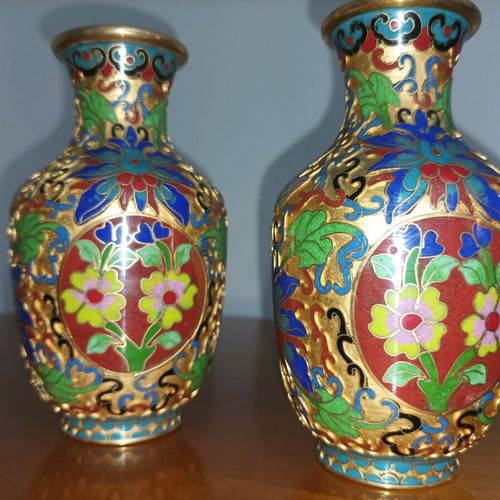 Set of 2 decorative cloisonné vases like new, metal with enamel