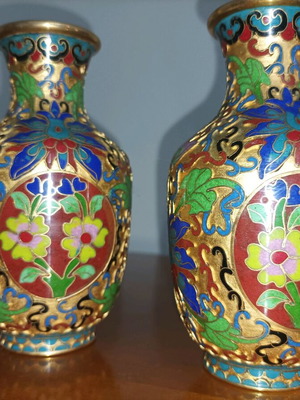 Set of 2 decorative cloisonné vases like new, metal with enamel