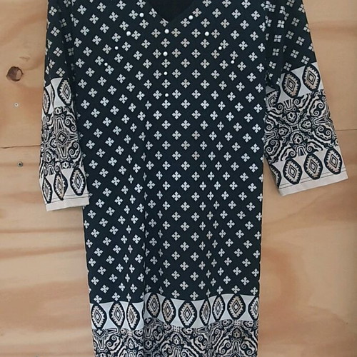 Batida dress new, size 4 (M/L) with back zipper