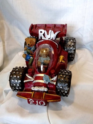 Car piggy bank with teddy bears like new, decorative children's item