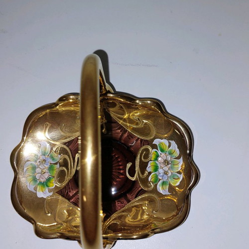 Help basket used with flowers and 24-carat gold hand painting