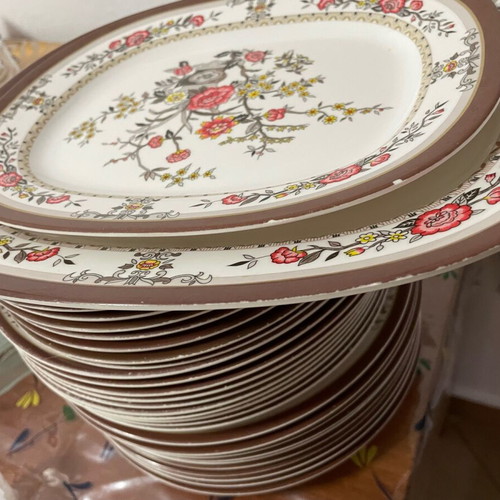Superware dinnerware set used, 10 deep, 10 shallow, 7 fruit plates, 2 platters