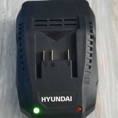 Hyundai Lithium Battery HBAT 20V4A and Charger HCBAT 2-4A used set
