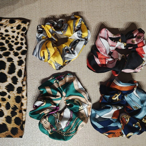 Hair accessories set with 4 colorful scrunchies and 1 leopard headband