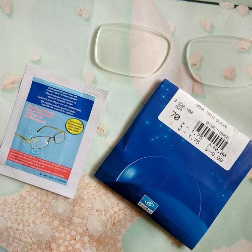 Essilor Orma Trio Clean S -1.75 eyeglass lenses like new