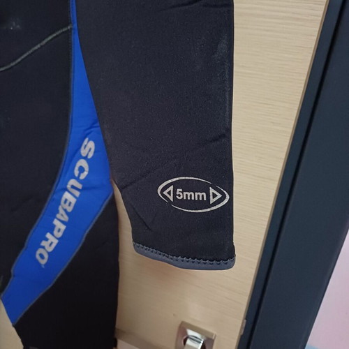 Scuba Pro 5mm wetsuit Large like new, black-blue