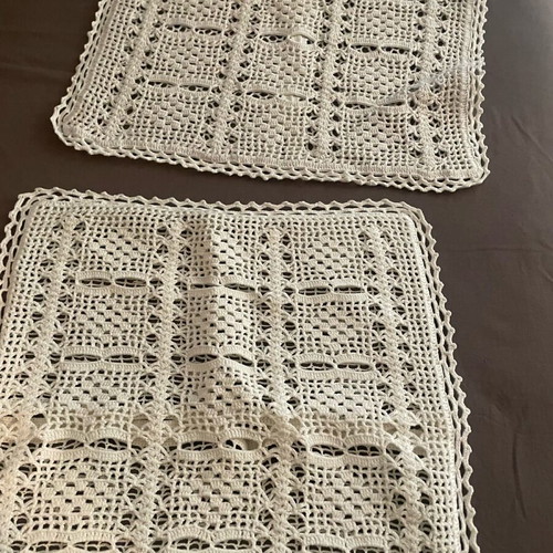 Embroidered pillowcases in excellent condition